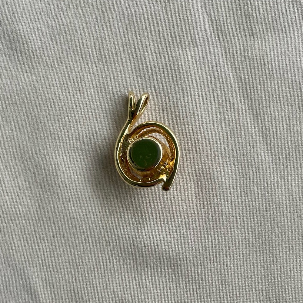 Vintage Queen Anne V-Shaped Gold-Tone CZ Brooch with Pendant - Picture 7 of 7